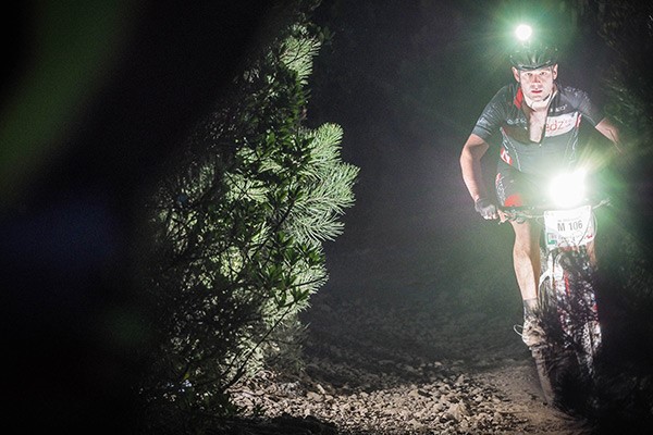 The race enter the night stages